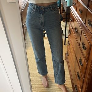 Rolla’s Original High Rise Straight Jean in Brad Blue